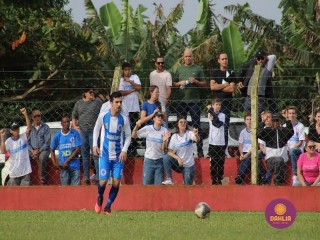 
<a style='margin-left: 5px;' class='btn btn-xs btn-social btn-facebook' href='https://www.facebook.com/sharer/sharer.php?u=https://boladovale.com.br/imgs/800-800-90/conteudo/fotos/1635/img5587.jpg' rel='popup' data-width='500' data-height='400'><i class='fa fa-facebook'></i>Compartilhar <span class='hidden-xs'>no Facebook</span>
</a> 
<a class='btn btn-default btn-xs' target='_blank' href='imgs/800-800-90/conteudo/fotos/1635/img5587.jpg'>
<span class='glyphicon glyphicon-cloud-download'></span> Salvar
</a> 
<span></span>