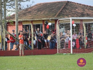 
<a style='margin-left: 5px;' class='btn btn-xs btn-social btn-facebook' href='https://www.facebook.com/sharer/sharer.php?u=https://boladovale.com.br/imgs/800-800-90/conteudo/fotos/1635/img5616.jpg' rel='popup' data-width='500' data-height='400'><i class='fa fa-facebook'></i>Compartilhar <span class='hidden-xs'>no Facebook</span>
</a> 
<a class='btn btn-default btn-xs' target='_blank' href='imgs/800-800-90/conteudo/fotos/1635/img5616.jpg'>
<span class='glyphicon glyphicon-cloud-download'></span> Salvar
</a> 
<span></span>