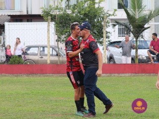 
<a style='margin-left: 5px;' class='btn btn-xs btn-social btn-facebook' href='https://www.facebook.com/sharer/sharer.php?u=https://boladovale.com.br/imgs/800-800-90/conteudo/fotos/1635/img5722.jpg' rel='popup' data-width='500' data-height='400'><i class='fa fa-facebook'></i>Compartilhar <span class='hidden-xs'>no Facebook</span>
</a> 
<a class='btn btn-default btn-xs' target='_blank' href='imgs/800-800-90/conteudo/fotos/1635/img5722.jpg'>
<span class='glyphicon glyphicon-cloud-download'></span> Salvar
</a> 
<span></span>