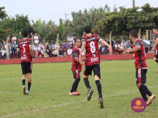 
<a style='margin-left: 5px;' class='btn btn-xs btn-social btn-facebook' href='https://www.facebook.com/sharer/sharer.php?u=https://boladovale.com.br/imgs/800-800-90/conteudo/fotos/1635/img5729.jpg' rel='popup' data-width='500' data-height='400'><i class='fa fa-facebook'></i>Compartilhar <span class='hidden-xs'>no Facebook</span>
</a> 
<a class='btn btn-default btn-xs' target='_blank' href='imgs/800-800-90/conteudo/fotos/1635/img5729.jpg'>
<span class='glyphicon glyphicon-cloud-download'></span> Salvar
</a> 
<span></span>