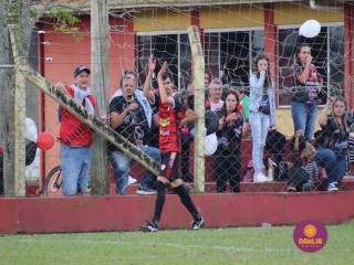 
<a style='margin-left: 5px;' class='btn btn-xs btn-social btn-facebook' href='https://www.facebook.com/sharer/sharer.php?u=https://boladovale.com.br/imgs/800-800-90/conteudo/fotos/1635/img5747.jpg' rel='popup' data-width='500' data-height='400'><i class='fa fa-facebook'></i>Compartilhar <span class='hidden-xs'>no Facebook</span>
</a> 
<a class='btn btn-default btn-xs' target='_blank' href='imgs/800-800-90/conteudo/fotos/1635/img5747.jpg'>
<span class='glyphicon glyphicon-cloud-download'></span> Salvar
</a> 
<span></span>