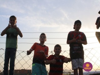 
<a style='margin-left: 5px;' class='btn btn-xs btn-social btn-facebook' href='https://www.facebook.com/sharer/sharer.php?u=https://boladovale.com.br/imgs/800-800-90/conteudo/fotos/1635/img5773.jpg' rel='popup' data-width='500' data-height='400'><i class='fa fa-facebook'></i>Compartilhar <span class='hidden-xs'>no Facebook</span>
</a> 
<a class='btn btn-default btn-xs' target='_blank' href='imgs/800-800-90/conteudo/fotos/1635/img5773.jpg'>
<span class='glyphicon glyphicon-cloud-download'></span> Salvar
</a> 
<span></span>