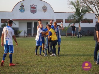 
<a style='margin-left: 5px;' class='btn btn-xs btn-social btn-facebook' href='https://www.facebook.com/sharer/sharer.php?u=https://boladovale.com.br/imgs/800-800-90/conteudo/fotos/1635/img5816.jpg' rel='popup' data-width='500' data-height='400'><i class='fa fa-facebook'></i>Compartilhar <span class='hidden-xs'>no Facebook</span>
</a> 
<a class='btn btn-default btn-xs' target='_blank' href='imgs/800-800-90/conteudo/fotos/1635/img5816.jpg'>
<span class='glyphicon glyphicon-cloud-download'></span> Salvar
</a> 
<span></span>