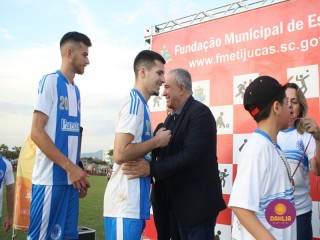 
<a style='margin-left: 5px;' class='btn btn-xs btn-social btn-facebook' href='https://www.facebook.com/sharer/sharer.php?u=https://boladovale.com.br/imgs/800-800-90/conteudo/fotos/1636/img5907.jpg' rel='popup' data-width='500' data-height='400'><i class='fa fa-facebook'></i>Compartilhar <span class='hidden-xs'>no Facebook</span>
</a> 
<a class='btn btn-default btn-xs' target='_blank' href='imgs/800-800-90/conteudo/fotos/1636/img5907.jpg'>
<span class='glyphicon glyphicon-cloud-download'></span> Salvar
</a> 
<span></span>