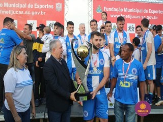 
<a style='margin-left: 5px;' class='btn btn-xs btn-social btn-facebook' href='https://www.facebook.com/sharer/sharer.php?u=https://boladovale.com.br/imgs/800-800-90/conteudo/fotos/1636/img5924.jpg' rel='popup' data-width='500' data-height='400'><i class='fa fa-facebook'></i>Compartilhar <span class='hidden-xs'>no Facebook</span>
</a> 
<a class='btn btn-default btn-xs' target='_blank' href='imgs/800-800-90/conteudo/fotos/1636/img5924.jpg'>
<span class='glyphicon glyphicon-cloud-download'></span> Salvar
</a> 
<span></span>