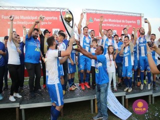 
<a style='margin-left: 5px;' class='btn btn-xs btn-social btn-facebook' href='https://www.facebook.com/sharer/sharer.php?u=https://boladovale.com.br/imgs/800-800-90/conteudo/fotos/1636/img5949.jpg' rel='popup' data-width='500' data-height='400'><i class='fa fa-facebook'></i>Compartilhar <span class='hidden-xs'>no Facebook</span>
</a> 
<a class='btn btn-default btn-xs' target='_blank' href='imgs/800-800-90/conteudo/fotos/1636/img5949.jpg'>
<span class='glyphicon glyphicon-cloud-download'></span> Salvar
</a> 
<span></span>