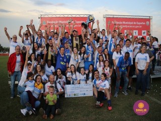 
<a style='margin-left: 5px;' class='btn btn-xs btn-social btn-facebook' href='https://www.facebook.com/sharer/sharer.php?u=https://boladovale.com.br/imgs/800-800-90/conteudo/fotos/1636/img5958.jpg' rel='popup' data-width='500' data-height='400'><i class='fa fa-facebook'></i>Compartilhar <span class='hidden-xs'>no Facebook</span>
</a> 
<a class='btn btn-default btn-xs' target='_blank' href='imgs/800-800-90/conteudo/fotos/1636/img5958.jpg'>
<span class='glyphicon glyphicon-cloud-download'></span> Salvar
</a> 
<span></span>