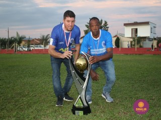 
<a style='margin-left: 5px;' class='btn btn-xs btn-social btn-facebook' href='https://www.facebook.com/sharer/sharer.php?u=https://boladovale.com.br/imgs/800-800-90/conteudo/fotos/1636/img6045.jpg' rel='popup' data-width='500' data-height='400'><i class='fa fa-facebook'></i>Compartilhar <span class='hidden-xs'>no Facebook</span>
</a> 
<a class='btn btn-default btn-xs' target='_blank' href='imgs/800-800-90/conteudo/fotos/1636/img6045.jpg'>
<span class='glyphicon glyphicon-cloud-download'></span> Salvar
</a> 
<span></span>