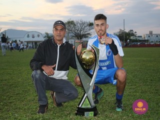 
<a style='margin-left: 5px;' class='btn btn-xs btn-social btn-facebook' href='https://www.facebook.com/sharer/sharer.php?u=https://boladovale.com.br/imgs/800-800-90/conteudo/fotos/1636/img6053.jpg' rel='popup' data-width='500' data-height='400'><i class='fa fa-facebook'></i>Compartilhar <span class='hidden-xs'>no Facebook</span>
</a> 
<a class='btn btn-default btn-xs' target='_blank' href='imgs/800-800-90/conteudo/fotos/1636/img6053.jpg'>
<span class='glyphicon glyphicon-cloud-download'></span> Salvar
</a> 
<span></span>