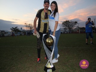 
<a style='margin-left: 5px;' class='btn btn-xs btn-social btn-facebook' href='https://www.facebook.com/sharer/sharer.php?u=https://boladovale.com.br/imgs/800-800-90/conteudo/fotos/1636/img6063.jpg' rel='popup' data-width='500' data-height='400'><i class='fa fa-facebook'></i>Compartilhar <span class='hidden-xs'>no Facebook</span>
</a> 
<a class='btn btn-default btn-xs' target='_blank' href='imgs/800-800-90/conteudo/fotos/1636/img6063.jpg'>
<span class='glyphicon glyphicon-cloud-download'></span> Salvar
</a> 
<span></span>