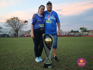 
<a style='margin-left: 5px;' class='btn btn-xs btn-social btn-facebook' href='https://www.facebook.com/sharer/sharer.php?u=https://boladovale.com.br/imgs/800-800-90/conteudo/fotos/1636/img6067.jpg' rel='popup' data-width='500' data-height='400'><i class='fa fa-facebook'></i>Compartilhar <span class='hidden-xs'>no Facebook</span>
</a> 
<a class='btn btn-default btn-xs' target='_blank' href='imgs/800-800-90/conteudo/fotos/1636/img6067.jpg'>
<span class='glyphicon glyphicon-cloud-download'></span> Salvar
</a> 
<span></span>