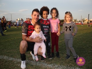 
<a style='margin-left: 5px;' class='btn btn-xs btn-social btn-facebook' href='https://www.facebook.com/sharer/sharer.php?u=https://boladovale.com.br/imgs/800-800-90/conteudo/fotos/1636/img6070.jpg' rel='popup' data-width='500' data-height='400'><i class='fa fa-facebook'></i>Compartilhar <span class='hidden-xs'>no Facebook</span>
</a> 
<a class='btn btn-default btn-xs' target='_blank' href='imgs/800-800-90/conteudo/fotos/1636/img6070.jpg'>
<span class='glyphicon glyphicon-cloud-download'></span> Salvar
</a> 
<span></span>