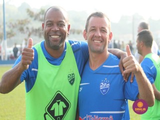 
<a style='margin-left: 5px;' class='btn btn-xs btn-social btn-facebook' href='https://www.facebook.com/sharer/sharer.php?u=https://boladovale.com.br/imgs/800-800-90/conteudo/fotos/1637/img5044.jpg' rel='popup' data-width='500' data-height='400'><i class='fa fa-facebook'></i>Compartilhar <span class='hidden-xs'>no Facebook</span>
</a> 
<a class='btn btn-default btn-xs' target='_blank' href='imgs/800-800-90/conteudo/fotos/1637/img5044.jpg'>
<span class='glyphicon glyphicon-cloud-download'></span> Salvar
</a> 
<span></span>