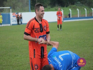 
<a style='margin-left: 5px;' class='btn btn-xs btn-social btn-facebook' href='https://www.facebook.com/sharer/sharer.php?u=https://boladovale.com.br/imgs/800-800-90/conteudo/fotos/1637/img5197.jpg' rel='popup' data-width='500' data-height='400'><i class='fa fa-facebook'></i>Compartilhar <span class='hidden-xs'>no Facebook</span>
</a> 
<a class='btn btn-default btn-xs' target='_blank' href='imgs/800-800-90/conteudo/fotos/1637/img5197.jpg'>
<span class='glyphicon glyphicon-cloud-download'></span> Salvar
</a> 
<span></span>