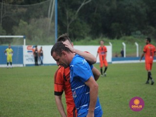 
<a style='margin-left: 5px;' class='btn btn-xs btn-social btn-facebook' href='https://www.facebook.com/sharer/sharer.php?u=https://boladovale.com.br/imgs/800-800-90/conteudo/fotos/1637/img5198.jpg' rel='popup' data-width='500' data-height='400'><i class='fa fa-facebook'></i>Compartilhar <span class='hidden-xs'>no Facebook</span>
</a> 
<a class='btn btn-default btn-xs' target='_blank' href='imgs/800-800-90/conteudo/fotos/1637/img5198.jpg'>
<span class='glyphicon glyphicon-cloud-download'></span> Salvar
</a> 
<span></span>