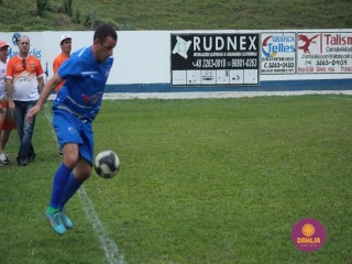 
<a style='margin-left: 5px;' class='btn btn-xs btn-social btn-facebook' href='https://www.facebook.com/sharer/sharer.php?u=https://boladovale.com.br/imgs/800-800-90/conteudo/fotos/1637/img5205.jpg' rel='popup' data-width='500' data-height='400'><i class='fa fa-facebook'></i>Compartilhar <span class='hidden-xs'>no Facebook</span>
</a> 
<a class='btn btn-default btn-xs' target='_blank' href='imgs/800-800-90/conteudo/fotos/1637/img5205.jpg'>
<span class='glyphicon glyphicon-cloud-download'></span> Salvar
</a> 
<span></span>