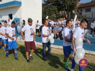 
<a style='margin-left: 5px;' class='btn btn-xs btn-social btn-facebook' href='https://www.facebook.com/sharer/sharer.php?u=https://boladovale.com.br/imgs/800-800-90/conteudo/fotos/1637/img6593.jpg' rel='popup' data-width='500' data-height='400'><i class='fa fa-facebook'></i>Compartilhar <span class='hidden-xs'>no Facebook</span>
</a> 
<a class='btn btn-default btn-xs' target='_blank' href='imgs/800-800-90/conteudo/fotos/1637/img6593.jpg'>
<span class='glyphicon glyphicon-cloud-download'></span> Salvar
</a> 
<span></span>