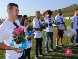 
<a style='margin-left: 5px;' class='btn btn-xs btn-social btn-facebook' href='https://www.facebook.com/sharer/sharer.php?u=https://boladovale.com.br/imgs/800-800-90/conteudo/fotos/1637/img6606.jpg' rel='popup' data-width='500' data-height='400'><i class='fa fa-facebook'></i>Compartilhar <span class='hidden-xs'>no Facebook</span>
</a> 
<a class='btn btn-default btn-xs' target='_blank' href='imgs/800-800-90/conteudo/fotos/1637/img6606.jpg'>
<span class='glyphicon glyphicon-cloud-download'></span> Salvar
</a> 
<span></span>