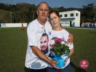 
<a style='margin-left: 5px;' class='btn btn-xs btn-social btn-facebook' href='https://www.facebook.com/sharer/sharer.php?u=https://boladovale.com.br/imgs/800-800-90/conteudo/fotos/1637/img6652.jpg' rel='popup' data-width='500' data-height='400'><i class='fa fa-facebook'></i>Compartilhar <span class='hidden-xs'>no Facebook</span>
</a> 
<a class='btn btn-default btn-xs' target='_blank' href='imgs/800-800-90/conteudo/fotos/1637/img6652.jpg'>
<span class='glyphicon glyphicon-cloud-download'></span> Salvar
</a> 
<span></span>