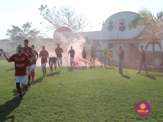 
<a style='margin-left: 5px;' class='btn btn-xs btn-social btn-facebook' href='https://www.facebook.com/sharer/sharer.php?u=https://boladovale.com.br/imgs/800-800-90/conteudo/fotos/1638/img5288.jpg' rel='popup' data-width='500' data-height='400'><i class='fa fa-facebook'></i>Compartilhar <span class='hidden-xs'>no Facebook</span>
</a> 
<a class='btn btn-default btn-xs' target='_blank' href='imgs/800-800-90/conteudo/fotos/1638/img5288.jpg'>
<span class='glyphicon glyphicon-cloud-download'></span> Salvar
</a> 
<span></span>