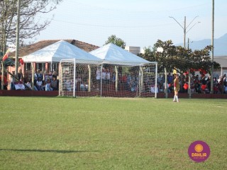 
<a style='margin-left: 5px;' class='btn btn-xs btn-social btn-facebook' href='https://www.facebook.com/sharer/sharer.php?u=https://boladovale.com.br/imgs/800-800-90/conteudo/fotos/1638/img5400.jpg' rel='popup' data-width='500' data-height='400'><i class='fa fa-facebook'></i>Compartilhar <span class='hidden-xs'>no Facebook</span>
</a> 
<a class='btn btn-default btn-xs' target='_blank' href='imgs/800-800-90/conteudo/fotos/1638/img5400.jpg'>
<span class='glyphicon glyphicon-cloud-download'></span> Salvar
</a> 
<span></span>