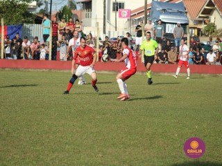 
<a style='margin-left: 5px;' class='btn btn-xs btn-social btn-facebook' href='https://www.facebook.com/sharer/sharer.php?u=https://boladovale.com.br/imgs/800-800-90/conteudo/fotos/1638/img5406.jpg' rel='popup' data-width='500' data-height='400'><i class='fa fa-facebook'></i>Compartilhar <span class='hidden-xs'>no Facebook</span>
</a> 
<a class='btn btn-default btn-xs' target='_blank' href='imgs/800-800-90/conteudo/fotos/1638/img5406.jpg'>
<span class='glyphicon glyphicon-cloud-download'></span> Salvar
</a> 
<span></span>
