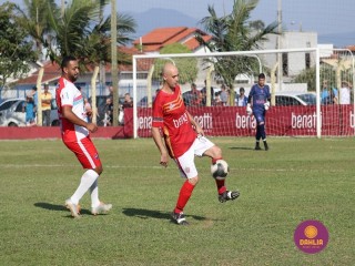 
<a style='margin-left: 5px;' class='btn btn-xs btn-social btn-facebook' href='https://www.facebook.com/sharer/sharer.php?u=https://boladovale.com.br/imgs/800-800-90/conteudo/fotos/1638/img7002.jpg' rel='popup' data-width='500' data-height='400'><i class='fa fa-facebook'></i>Compartilhar <span class='hidden-xs'>no Facebook</span>
</a> 
<a class='btn btn-default btn-xs' target='_blank' href='imgs/800-800-90/conteudo/fotos/1638/img7002.jpg'>
<span class='glyphicon glyphicon-cloud-download'></span> Salvar
</a> 
<span></span>