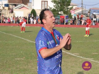 
<a style='margin-left: 5px;' class='btn btn-xs btn-social btn-facebook' href='https://www.facebook.com/sharer/sharer.php?u=https://boladovale.com.br/imgs/800-800-90/conteudo/fotos/1638/img7212.jpg' rel='popup' data-width='500' data-height='400'><i class='fa fa-facebook'></i>Compartilhar <span class='hidden-xs'>no Facebook</span>
</a> 
<a class='btn btn-default btn-xs' target='_blank' href='imgs/800-800-90/conteudo/fotos/1638/img7212.jpg'>
<span class='glyphicon glyphicon-cloud-download'></span> Salvar
</a> 
<span></span>