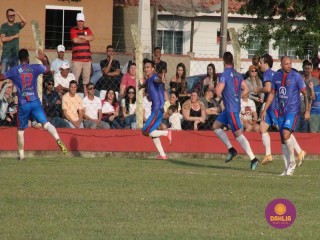 
<a style='margin-left: 5px;' class='btn btn-xs btn-social btn-facebook' href='https://www.facebook.com/sharer/sharer.php?u=https://boladovale.com.br/imgs/800-800-90/conteudo/fotos/1638/img7244.jpg' rel='popup' data-width='500' data-height='400'><i class='fa fa-facebook'></i>Compartilhar <span class='hidden-xs'>no Facebook</span>
</a> 
<a class='btn btn-default btn-xs' target='_blank' href='imgs/800-800-90/conteudo/fotos/1638/img7244.jpg'>
<span class='glyphicon glyphicon-cloud-download'></span> Salvar
</a> 
<span></span>