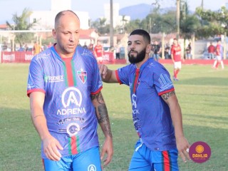 
<a style='margin-left: 5px;' class='btn btn-xs btn-social btn-facebook' href='https://www.facebook.com/sharer/sharer.php?u=https://boladovale.com.br/imgs/800-800-90/conteudo/fotos/1638/img7296.jpg' rel='popup' data-width='500' data-height='400'><i class='fa fa-facebook'></i>Compartilhar <span class='hidden-xs'>no Facebook</span>
</a> 
<a class='btn btn-default btn-xs' target='_blank' href='imgs/800-800-90/conteudo/fotos/1638/img7296.jpg'>
<span class='glyphicon glyphicon-cloud-download'></span> Salvar
</a> 
<span></span>