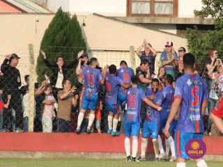 
<a style='margin-left: 5px;' class='btn btn-xs btn-social btn-facebook' href='https://www.facebook.com/sharer/sharer.php?u=https://boladovale.com.br/imgs/800-800-90/conteudo/fotos/1638/img7310.jpg' rel='popup' data-width='500' data-height='400'><i class='fa fa-facebook'></i>Compartilhar <span class='hidden-xs'>no Facebook</span>
</a> 
<a class='btn btn-default btn-xs' target='_blank' href='imgs/800-800-90/conteudo/fotos/1638/img7310.jpg'>
<span class='glyphicon glyphicon-cloud-download'></span> Salvar
</a> 
<span></span>