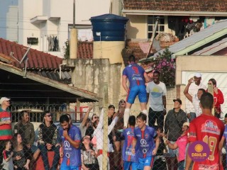 
<a style='margin-left: 5px;' class='btn btn-xs btn-social btn-facebook' href='https://www.facebook.com/sharer/sharer.php?u=https://boladovale.com.br/imgs/800-800-90/conteudo/fotos/1638/img7311.jpg' rel='popup' data-width='500' data-height='400'><i class='fa fa-facebook'></i>Compartilhar <span class='hidden-xs'>no Facebook</span>
</a> 
<a class='btn btn-default btn-xs' target='_blank' href='imgs/800-800-90/conteudo/fotos/1638/img7311.jpg'>
<span class='glyphicon glyphicon-cloud-download'></span> Salvar
</a> 
<span></span>