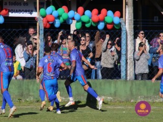 
<a style='margin-left: 5px;' class='btn btn-xs btn-social btn-facebook' href='https://www.facebook.com/sharer/sharer.php?u=https://boladovale.com.br/imgs/800-800-90/conteudo/fotos/1639/img7545.jpg' rel='popup' data-width='500' data-height='400'><i class='fa fa-facebook'></i>Compartilhar <span class='hidden-xs'>no Facebook</span>
</a> 
<a class='btn btn-default btn-xs' target='_blank' href='imgs/800-800-90/conteudo/fotos/1639/img7545.jpg'>
<span class='glyphicon glyphicon-cloud-download'></span> Salvar
</a> 
<span></span>