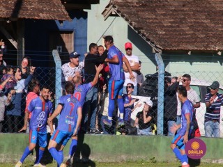 
<a style='margin-left: 5px;' class='btn btn-xs btn-social btn-facebook' href='https://www.facebook.com/sharer/sharer.php?u=https://boladovale.com.br/imgs/800-800-90/conteudo/fotos/1639/img7551.jpg' rel='popup' data-width='500' data-height='400'><i class='fa fa-facebook'></i>Compartilhar <span class='hidden-xs'>no Facebook</span>
</a> 
<a class='btn btn-default btn-xs' target='_blank' href='imgs/800-800-90/conteudo/fotos/1639/img7551.jpg'>
<span class='glyphicon glyphicon-cloud-download'></span> Salvar
</a> 
<span></span>