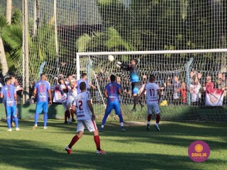 
<a style='margin-left: 5px;' class='btn btn-xs btn-social btn-facebook' href='https://www.facebook.com/sharer/sharer.php?u=https://boladovale.com.br/imgs/800-800-90/conteudo/fotos/1639/img7640.jpg' rel='popup' data-width='500' data-height='400'><i class='fa fa-facebook'></i>Compartilhar <span class='hidden-xs'>no Facebook</span>
</a> 
<a class='btn btn-default btn-xs' target='_blank' href='imgs/800-800-90/conteudo/fotos/1639/img7640.jpg'>
<span class='glyphicon glyphicon-cloud-download'></span> Salvar
</a> 
<span></span>