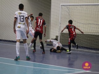 
<a style='margin-left: 5px;' class='btn btn-xs btn-social btn-facebook' href='https://www.facebook.com/sharer/sharer.php?u=https://boladovale.com.br/imgs/800-800-90/conteudo/fotos/1641/img8002.jpg' rel='popup' data-width='500' data-height='400'><i class='fa fa-facebook'></i>Compartilhar <span class='hidden-xs'>no Facebook</span>
</a> 
<a class='btn btn-default btn-xs' target='_blank' href='imgs/800-800-90/conteudo/fotos/1641/img8002.jpg'>
<span class='glyphicon glyphicon-cloud-download'></span> Salvar
</a> 
<span></span>