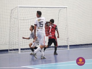 
<a style='margin-left: 5px;' class='btn btn-xs btn-social btn-facebook' href='https://www.facebook.com/sharer/sharer.php?u=https://boladovale.com.br/imgs/800-800-90/conteudo/fotos/1641/img8051.jpg' rel='popup' data-width='500' data-height='400'><i class='fa fa-facebook'></i>Compartilhar <span class='hidden-xs'>no Facebook</span>
</a> 
<a class='btn btn-default btn-xs' target='_blank' href='imgs/800-800-90/conteudo/fotos/1641/img8051.jpg'>
<span class='glyphicon glyphicon-cloud-download'></span> Salvar
</a> 
<span></span>