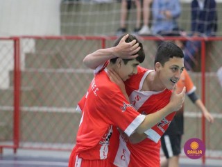 
<a style='margin-left: 5px;' class='btn btn-xs btn-social btn-facebook' href='https://www.facebook.com/sharer/sharer.php?u=https://boladovale.com.br/imgs/800-800-90/conteudo/fotos/1641/img8103.jpg' rel='popup' data-width='500' data-height='400'><i class='fa fa-facebook'></i>Compartilhar <span class='hidden-xs'>no Facebook</span>
</a> 
<a class='btn btn-default btn-xs' target='_blank' href='imgs/800-800-90/conteudo/fotos/1641/img8103.jpg'>
<span class='glyphicon glyphicon-cloud-download'></span> Salvar
</a> 
<span></span>