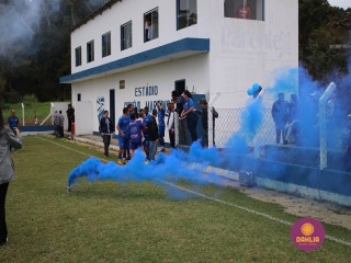 
<a style='margin-left: 5px;' class='btn btn-xs btn-social btn-facebook' href='https://www.facebook.com/sharer/sharer.php?u=https://boladovale.com.br/imgs/800-800-90/conteudo/fotos/1642/img8175.jpg' rel='popup' data-width='500' data-height='400'><i class='fa fa-facebook'></i>Compartilhar <span class='hidden-xs'>no Facebook</span>
</a> 
<a class='btn btn-default btn-xs' target='_blank' href='imgs/800-800-90/conteudo/fotos/1642/img8175.jpg'>
<span class='glyphicon glyphicon-cloud-download'></span> Salvar
</a> 
<span></span>