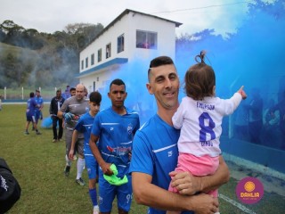 
<a style='margin-left: 5px;' class='btn btn-xs btn-social btn-facebook' href='https://www.facebook.com/sharer/sharer.php?u=https://boladovale.com.br/imgs/800-800-90/conteudo/fotos/1642/img8197.jpg' rel='popup' data-width='500' data-height='400'><i class='fa fa-facebook'></i>Compartilhar <span class='hidden-xs'>no Facebook</span>
</a> 
<a class='btn btn-default btn-xs' target='_blank' href='imgs/800-800-90/conteudo/fotos/1642/img8197.jpg'>
<span class='glyphicon glyphicon-cloud-download'></span> Salvar
</a> 
<span></span>