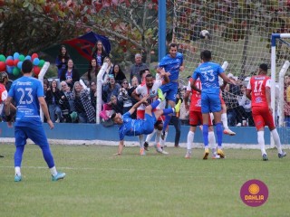 
<a style='margin-left: 5px;' class='btn btn-xs btn-social btn-facebook' href='https://www.facebook.com/sharer/sharer.php?u=https://boladovale.com.br/imgs/800-800-90/conteudo/fotos/1642/img8335.jpg' rel='popup' data-width='500' data-height='400'><i class='fa fa-facebook'></i>Compartilhar <span class='hidden-xs'>no Facebook</span>
</a> 
<a class='btn btn-default btn-xs' target='_blank' href='imgs/800-800-90/conteudo/fotos/1642/img8335.jpg'>
<span class='glyphicon glyphicon-cloud-download'></span> Salvar
</a> 
<span></span>