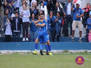 
<a style='margin-left: 5px;' class='btn btn-xs btn-social btn-facebook' href='https://www.facebook.com/sharer/sharer.php?u=https://boladovale.com.br/imgs/800-800-90/conteudo/fotos/1642/img8527.jpg' rel='popup' data-width='500' data-height='400'><i class='fa fa-facebook'></i>Compartilhar <span class='hidden-xs'>no Facebook</span>
</a> 
<a class='btn btn-default btn-xs' target='_blank' href='imgs/800-800-90/conteudo/fotos/1642/img8527.jpg'>
<span class='glyphicon glyphicon-cloud-download'></span> Salvar
</a> 
<span></span>