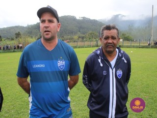 
<a style='margin-left: 5px;' class='btn btn-xs btn-social btn-facebook' href='https://www.facebook.com/sharer/sharer.php?u=https://boladovale.com.br/imgs/800-800-90/conteudo/fotos/1645/img9214.jpg' rel='popup' data-width='500' data-height='400'><i class='fa fa-facebook'></i>Compartilhar <span class='hidden-xs'>no Facebook</span>
</a> 
<a class='btn btn-default btn-xs' target='_blank' href='imgs/800-800-90/conteudo/fotos/1645/img9214.jpg'>
<span class='glyphicon glyphicon-cloud-download'></span> Salvar
</a> 
<span></span>