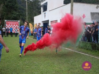 
<a style='margin-left: 5px;' class='btn btn-xs btn-social btn-facebook' href='https://www.facebook.com/sharer/sharer.php?u=https://boladovale.com.br/imgs/800-800-90/conteudo/fotos/1645/img9252.jpg' rel='popup' data-width='500' data-height='400'><i class='fa fa-facebook'></i>Compartilhar <span class='hidden-xs'>no Facebook</span>
</a> 
<a class='btn btn-default btn-xs' target='_blank' href='imgs/800-800-90/conteudo/fotos/1645/img9252.jpg'>
<span class='glyphicon glyphicon-cloud-download'></span> Salvar
</a> 
<span></span>