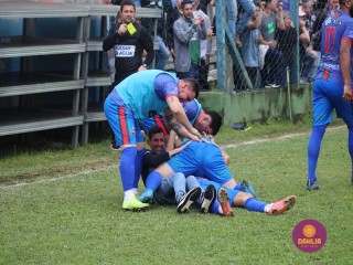 
<a style='margin-left: 5px;' class='btn btn-xs btn-social btn-facebook' href='https://www.facebook.com/sharer/sharer.php?u=https://boladovale.com.br/imgs/800-800-90/conteudo/fotos/1645/img9402.jpg' rel='popup' data-width='500' data-height='400'><i class='fa fa-facebook'></i>Compartilhar <span class='hidden-xs'>no Facebook</span>
</a> 
<a class='btn btn-default btn-xs' target='_blank' href='imgs/800-800-90/conteudo/fotos/1645/img9402.jpg'>
<span class='glyphicon glyphicon-cloud-download'></span> Salvar
</a> 
<span></span>