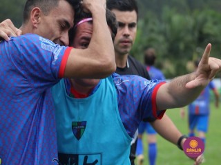 
<a style='margin-left: 5px;' class='btn btn-xs btn-social btn-facebook' href='https://www.facebook.com/sharer/sharer.php?u=https://boladovale.com.br/imgs/800-800-90/conteudo/fotos/1645/img9408.jpg' rel='popup' data-width='500' data-height='400'><i class='fa fa-facebook'></i>Compartilhar <span class='hidden-xs'>no Facebook</span>
</a> 
<a class='btn btn-default btn-xs' target='_blank' href='imgs/800-800-90/conteudo/fotos/1645/img9408.jpg'>
<span class='glyphicon glyphicon-cloud-download'></span> Salvar
</a> 
<span></span>