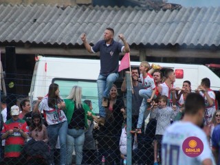 
<a style='margin-left: 5px;' class='btn btn-xs btn-social btn-facebook' href='https://www.facebook.com/sharer/sharer.php?u=https://boladovale.com.br/imgs/800-800-90/conteudo/fotos/1645/img9415-94.jpg' rel='popup' data-width='500' data-height='400'><i class='fa fa-facebook'></i>Compartilhar <span class='hidden-xs'>no Facebook</span>
</a> 
<a class='btn btn-default btn-xs' target='_blank' href='imgs/800-800-90/conteudo/fotos/1645/img9415-94.jpg'>
<span class='glyphicon glyphicon-cloud-download'></span> Salvar
</a> 
<span></span>