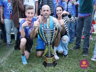
<a style='margin-left: 5px;' class='btn btn-xs btn-social btn-facebook' href='https://www.facebook.com/sharer/sharer.php?u=https://boladovale.com.br/imgs/800-800-90/conteudo/fotos/1646/img9661.jpg' rel='popup' data-width='500' data-height='400'><i class='fa fa-facebook'></i>Compartilhar <span class='hidden-xs'>no Facebook</span>
</a> 
<a class='btn btn-default btn-xs' target='_blank' href='imgs/800-800-90/conteudo/fotos/1646/img9661.jpg'>
<span class='glyphicon glyphicon-cloud-download'></span> Salvar
</a> 
<span></span>