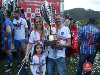 
<a style='margin-left: 5px;' class='btn btn-xs btn-social btn-facebook' href='https://www.facebook.com/sharer/sharer.php?u=https://boladovale.com.br/imgs/800-800-90/conteudo/fotos/1646/img9699.jpg' rel='popup' data-width='500' data-height='400'><i class='fa fa-facebook'></i>Compartilhar <span class='hidden-xs'>no Facebook</span>
</a> 
<a class='btn btn-default btn-xs' target='_blank' href='imgs/800-800-90/conteudo/fotos/1646/img9699.jpg'>
<span class='glyphicon glyphicon-cloud-download'></span> Salvar
</a> 
<span></span>