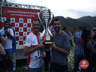 
<a style='margin-left: 5px;' class='btn btn-xs btn-social btn-facebook' href='https://www.facebook.com/sharer/sharer.php?u=https://boladovale.com.br/imgs/800-800-90/conteudo/fotos/1646/img9704.jpg' rel='popup' data-width='500' data-height='400'><i class='fa fa-facebook'></i>Compartilhar <span class='hidden-xs'>no Facebook</span>
</a> 
<a class='btn btn-default btn-xs' target='_blank' href='imgs/800-800-90/conteudo/fotos/1646/img9704.jpg'>
<span class='glyphicon glyphicon-cloud-download'></span> Salvar
</a> 
<span></span>